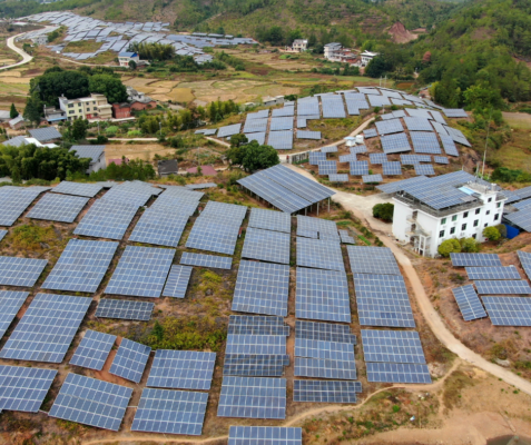 Dự án điện mặt trời quy mô lớn và yêu cầu bảo vệ sét phù hợp